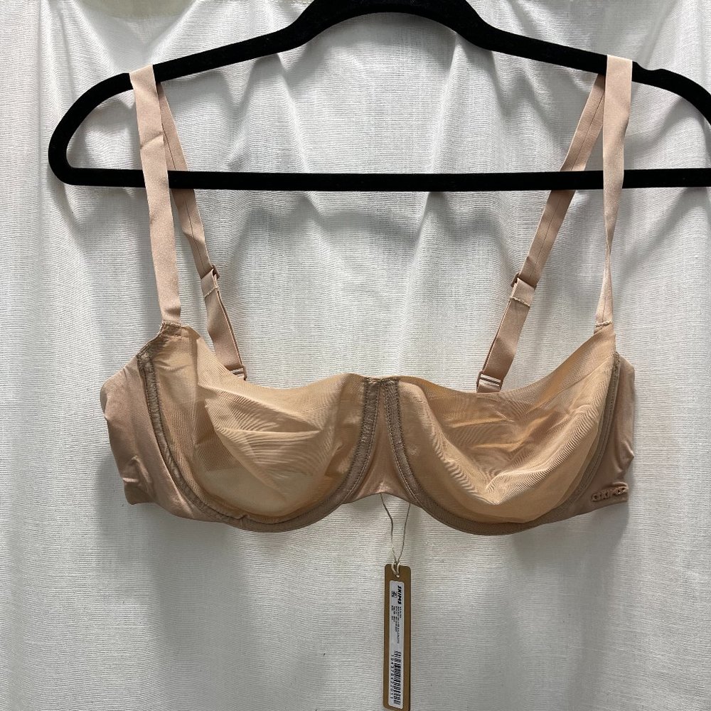 SKIMS No Show Unlined Balconette Bra